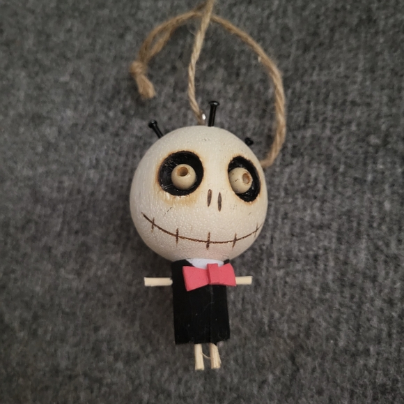 Pier One 1 Crazy Head Hanging Wooden Ornament Halloween - Picture 1 of 4